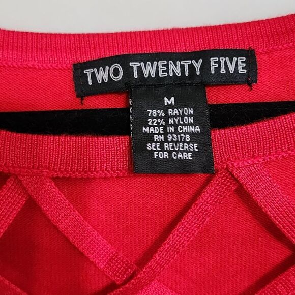 Two Twenty Five red sweater criss cross lattice neck sz M - Picture 3 of 3